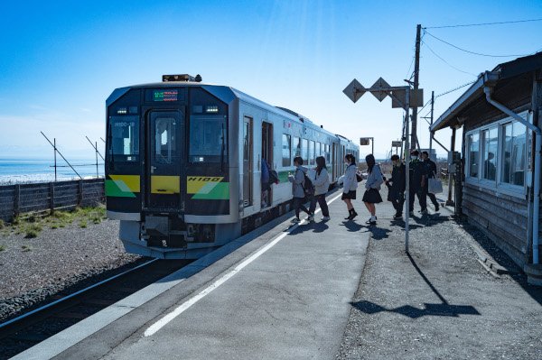 通学列車と学生たち