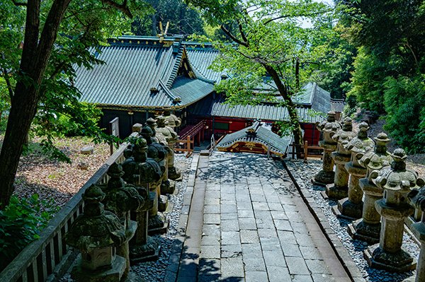 霊所参道から東照宮本殿を望む