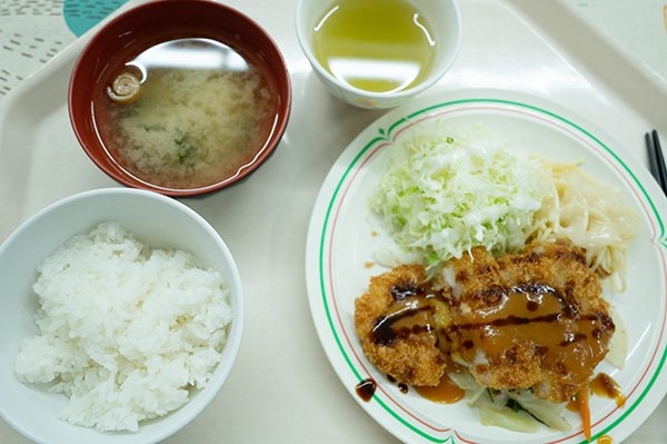 ランチは県庁１階食堂で
