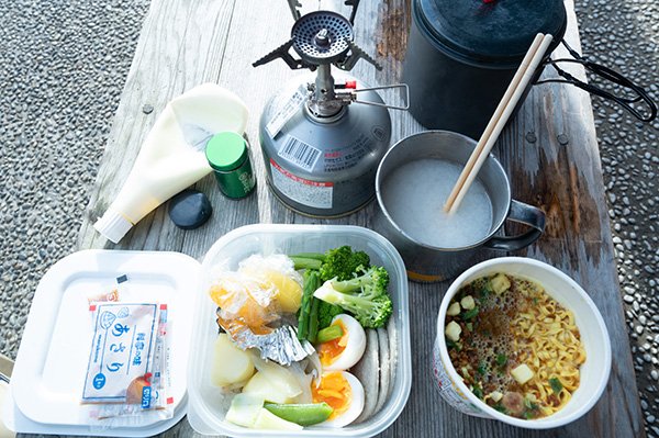 近くの道の駅で湯を沸かして朝食を食べます