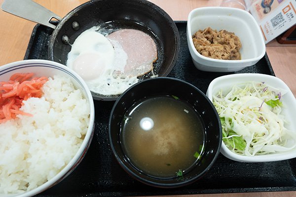 ハムエッグ朝定食を食べてみる