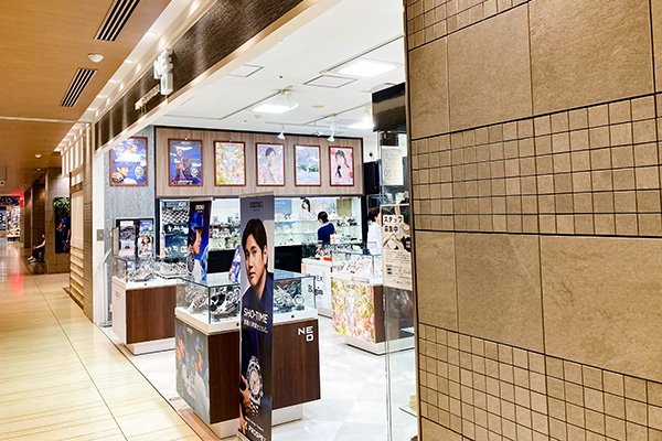 セノバの時計やにゆきベルトを新調し、電池を入れる