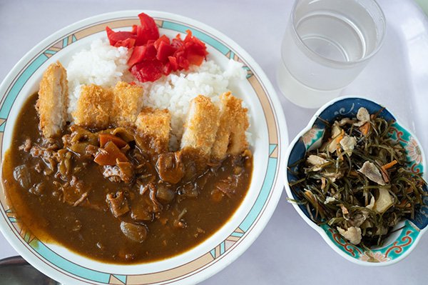 カツカレーと昆布の煮物