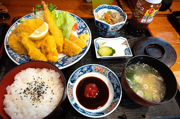 ミックスフライ定食