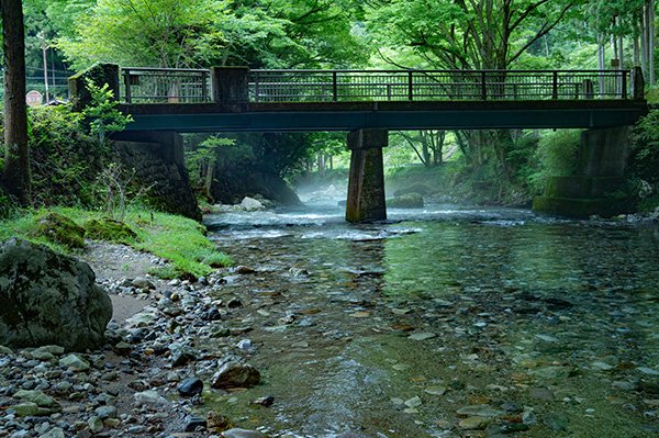 透明な円原川