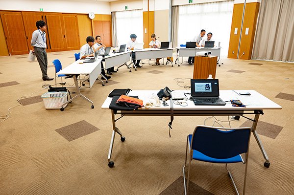 7名の経営指導員等の方々へ、AIを使った商工会議所業務の効率化をお教えします。