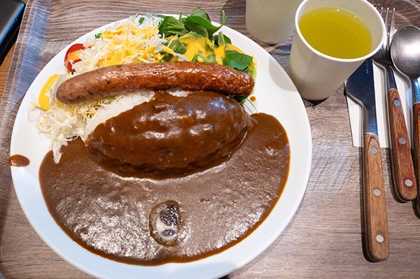 昨年の唐松岳登山ではベーコン彼だったと思うので今回はソーセージカレー