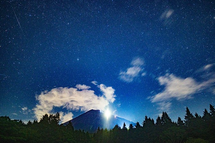 薄明前の流星群