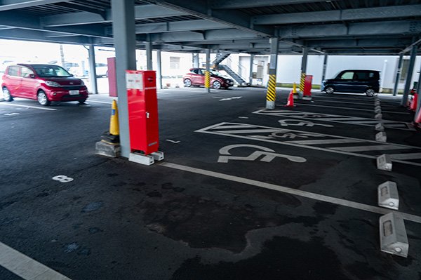 プラザ駐車場に車を停めてランチに