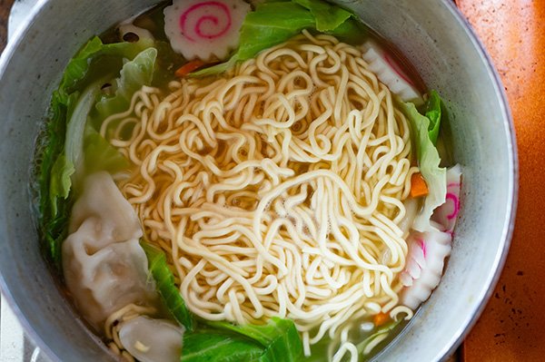 餃子入りインスタントラーメン