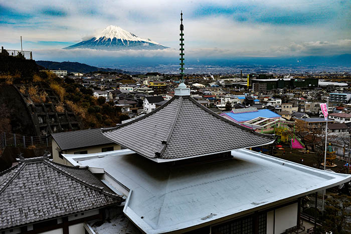 塔と富士山