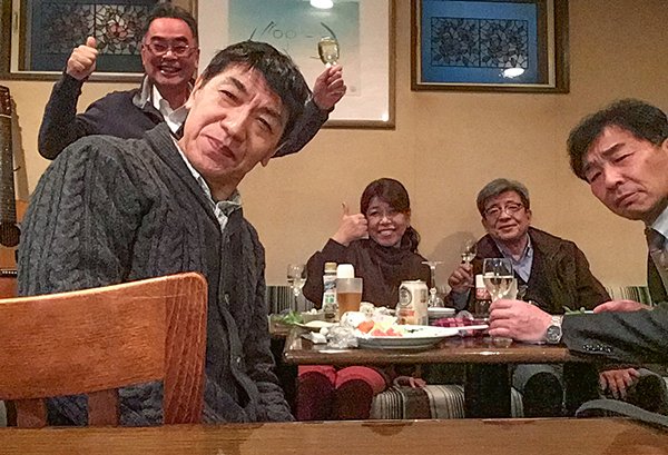 ５人そろって乾杯