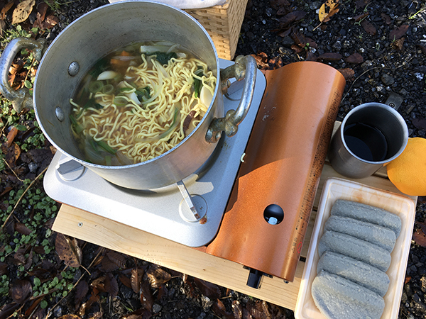 野菜煮込みラーメンと黒はんぺんでモーニング