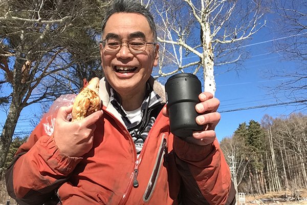 白樺、青空、雪景色で最高のランチです