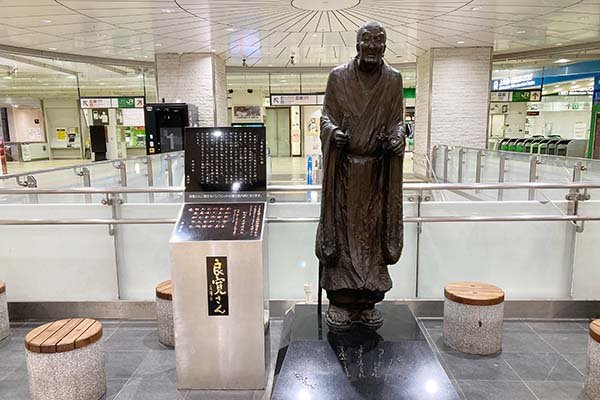 長岡駅、良寛像