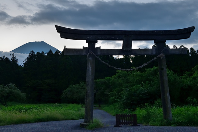 人穴神社にて