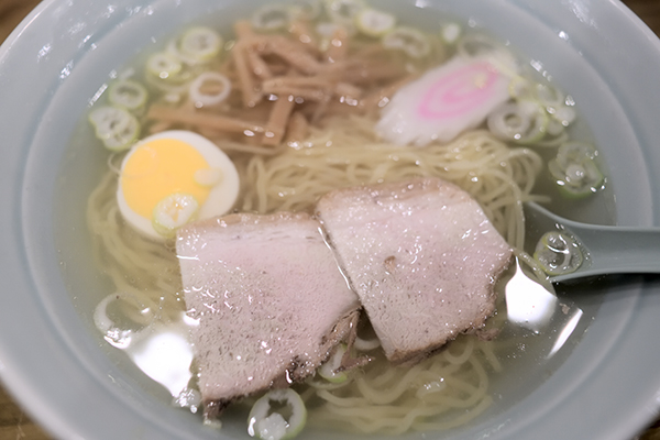 しめは十八番という店で塩ラーメンをたべてお別れしました