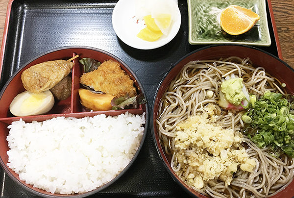 ワンコイン蕎麦ランチ。フライは白身魚でした